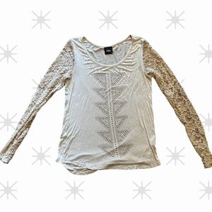 BUCKLE "Daytrip" Country Boho Bling Long Sleeve Blouse